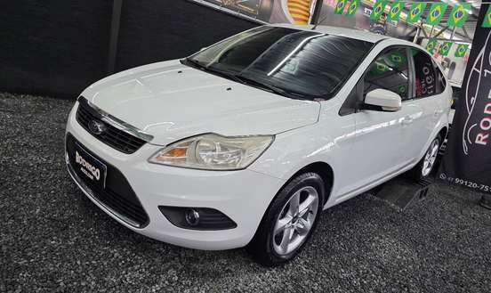 FORD-FOCUS-2012