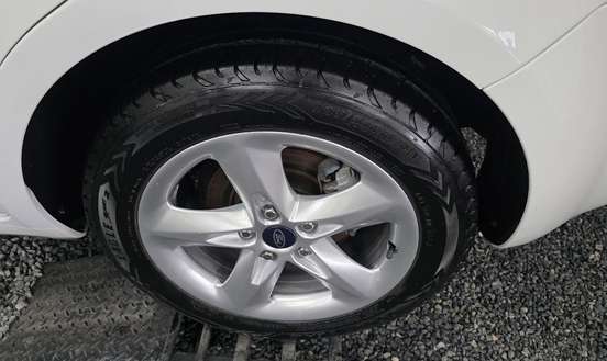 FORD-FOCUS-2012
