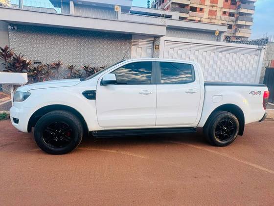 FORD RANGER 2.2 XLS 4X4 CD 16V DIESEL 4P AUTOMÁTICO