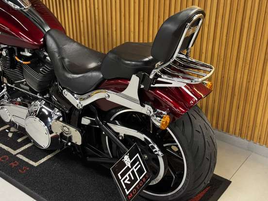 HARLEY-DAVIDSON-SOFTAIL BREAKOUT-2015
