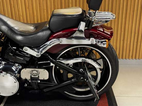 HARLEY-DAVIDSON-SOFTAIL BREAKOUT-2015