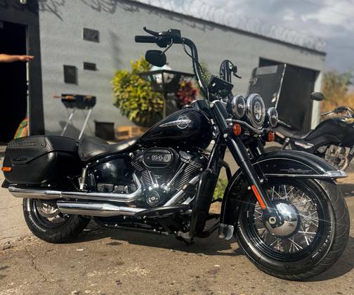 HARLEY-DAVIDSON SOFTAIL HERITAGE CLASSIC 114 