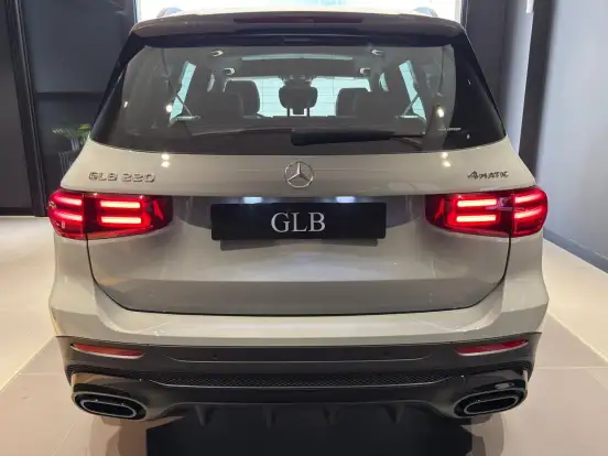 MERCEDES-BENZ-GLB 220-2026