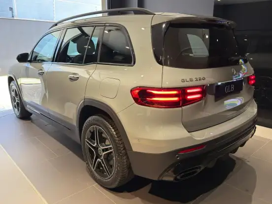 MERCEDES-BENZ-GLB 220-2026