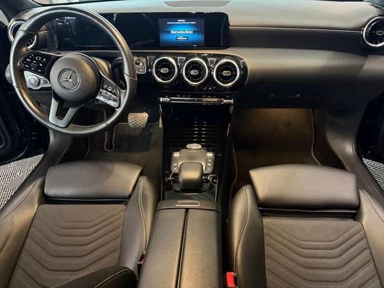 MERCEDES-BENZ-A 200-2019