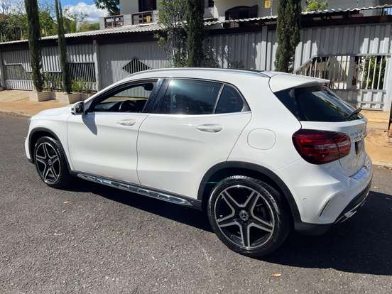 MERCEDES-BENZ-GLA 250-2018