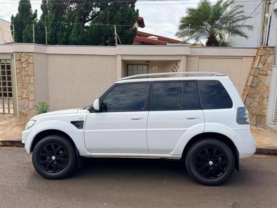 MITSUBISHI-PAJERO TR4-2.0 4X2 16V 140CV FLEX 4P AUTOMÁTICO MITSUBISHI-PAJERO TR4-2015