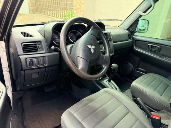 MITSUBISHI-PAJERO TR4-2.0 4X2 16V 140CV FLEX 4P AUTOMÁTICO MITSUBISHI-PAJERO TR4-2015