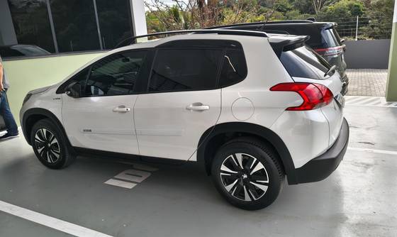 PEUGEOT 2008 1.6 16V THP FLEX GRIFFE INCONCERT 4P AUTOMÁTICO