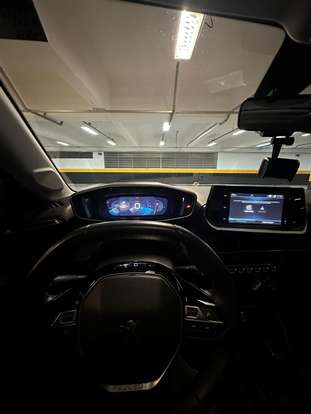 PEUGEOT-208-2021