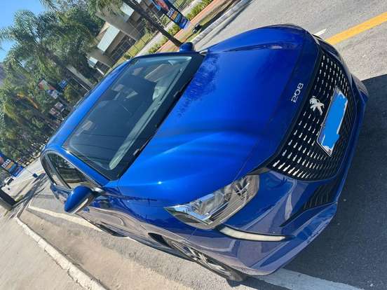 PEUGEOT-208-2021