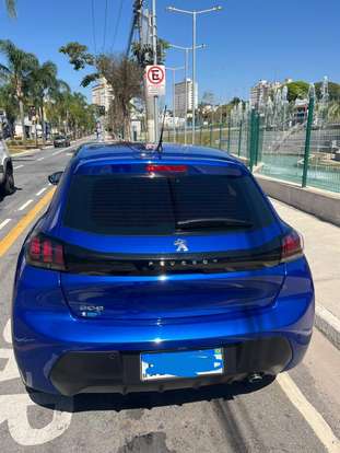 PEUGEOT-208-2021