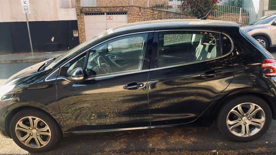 PEUGEOT-208-2015