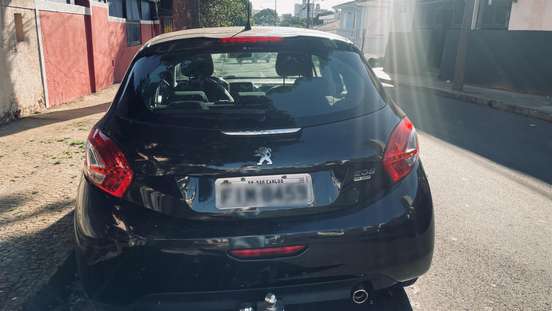 PEUGEOT-208-2015