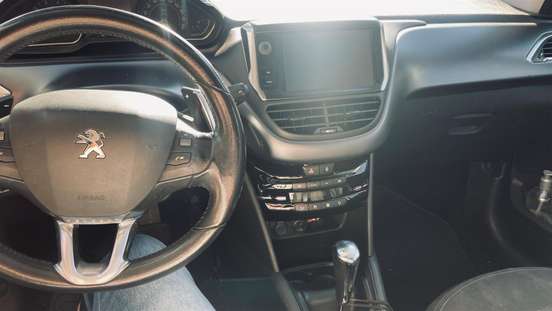 PEUGEOT-208-2015