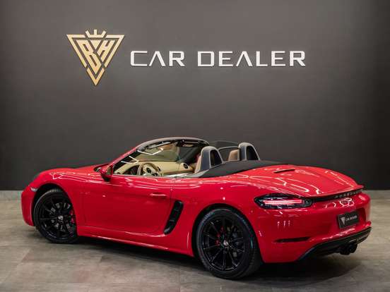 PORSCHE-718-2016