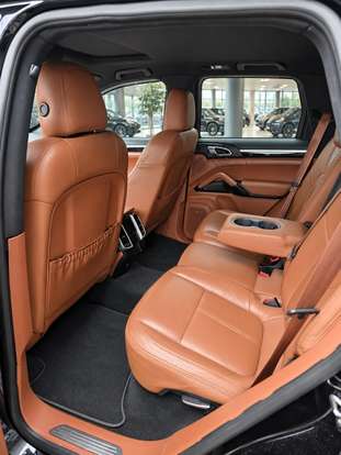 PORSCHE-CAYENNE-2016