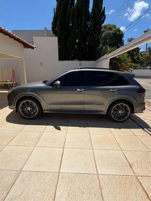 PORSCHE-CAYENNE-2015
