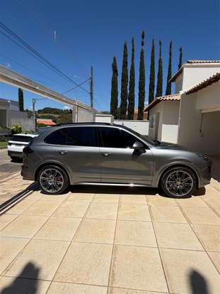 PORSCHE-CAYENNE-2015