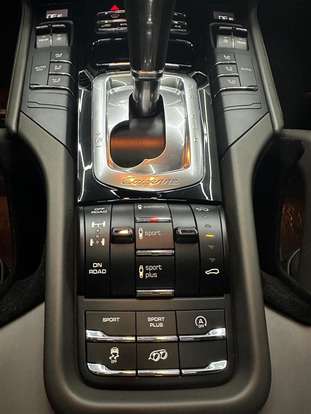 PORSCHE-CAYENNE-2015