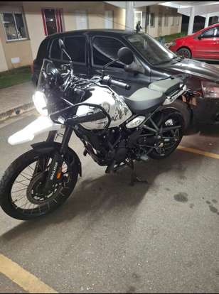 ROYAL ENFIELD-HIMALAYAN 450 KAMET WHITE-2026