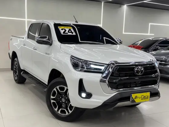 TOYOTA HILUX 2.8 D-4D TURBO DIESEL CD SRX 4X4 AUTOMÁTICO