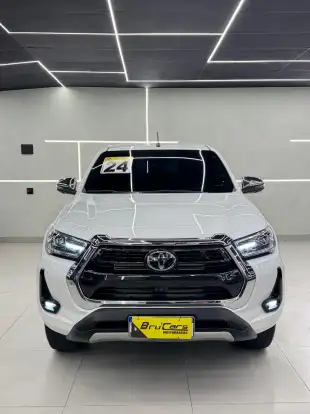 TOYOTA-HILUX-2023