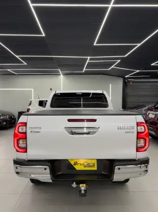 TOYOTA-HILUX-2023