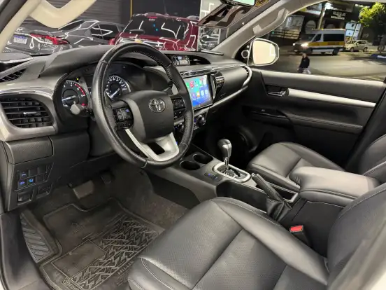 TOYOTA-HILUX-2023