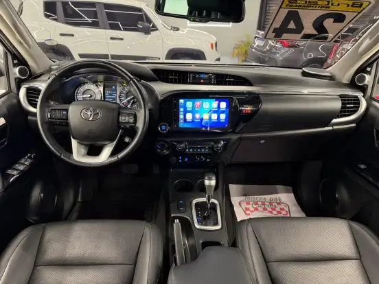 TOYOTA-HILUX-2023