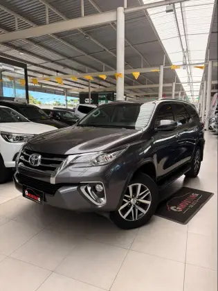 TOYOTA HILUX SW4 2.7 SRV 7 LUGARES 4X2 16V FLEX 4P AUTOMÁTICO