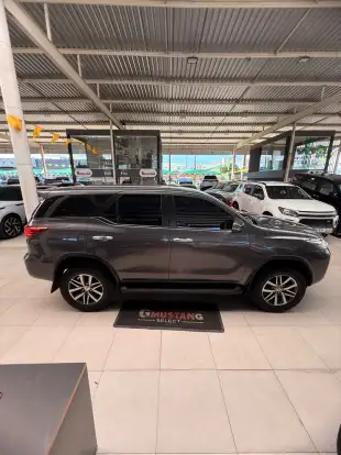 TOYOTA-HILUX SW4-2018