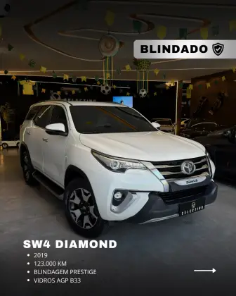 TOYOTA HILUX SW4 2.8 SRX DIAMOND 4X4 7 LUGARES 16V TURBO INTERCOOLER DIESEL 4P AUTOMÁTICO