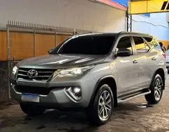 TOYOTA HILUX SW4 2.8 SRX 4X4 7 LUGARES 16V TURBO INTERCOOLER DIESEL 4P AUTOMÁTICO TOYOTA HILUX SW4 2.8 SRX 4X4 7 LUGARES 16V TURBO INTERCOOLER DIESEL 4P AUTOMÁTICO