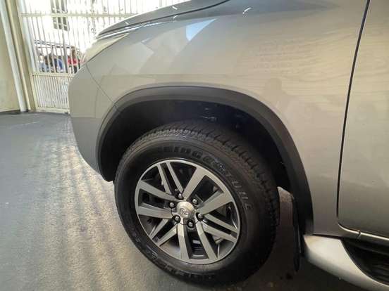TOYOTA-HILUX SW4-2.8 SRX 4X4 7 LUGARES 16V TURBO INTERCOOLER DIESEL 4P AUTOMÁTICO TOYOTA-HILUX SW4-2020