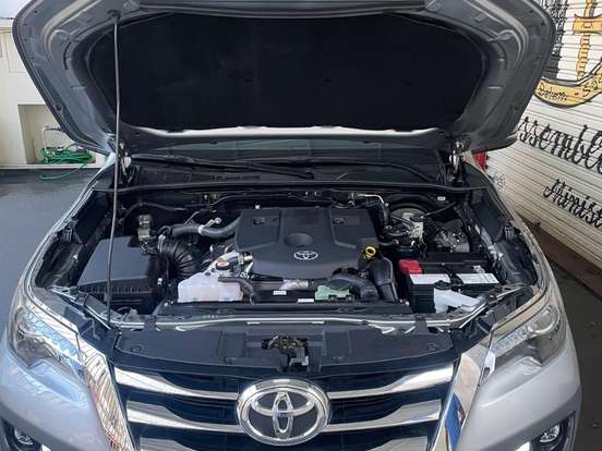 TOYOTA-HILUX SW4-2.8 SRX 4X4 7 LUGARES 16V TURBO INTERCOOLER DIESEL 4P AUTOMÁTICO TOYOTA-HILUX SW4-2020