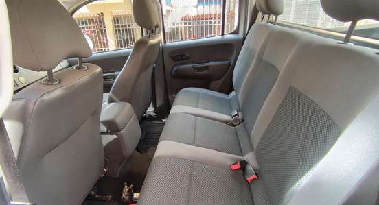 VOLKSWAGEN-AMAROK-2011