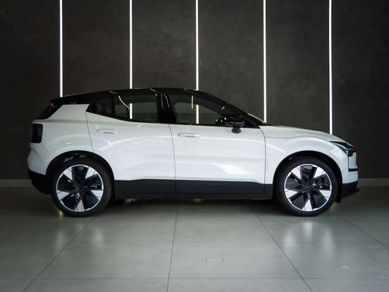 VOLVO-EX30-2024