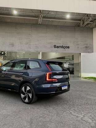 VOLVO-EX90-2025