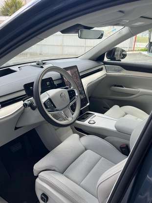 VOLVO-EX90-2025