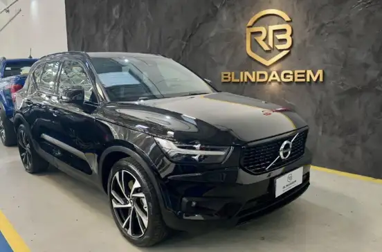 VOLVO-XC40-2020