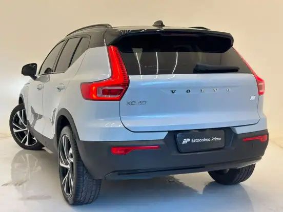 VOLVO-XC40-2021