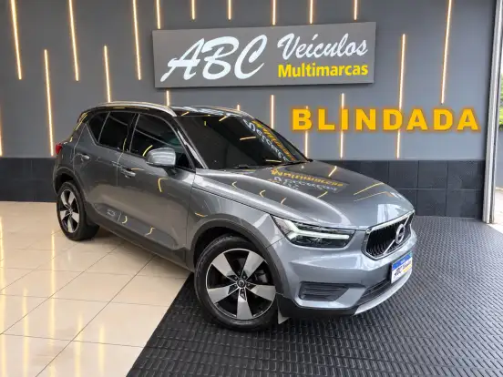 VOLVO-XC40-2018