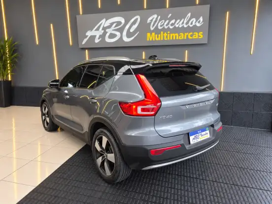 VOLVO-XC40-2018