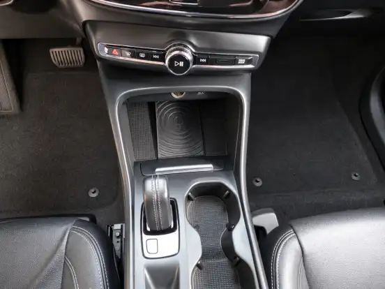 VOLVO-XC40-2.0 T5 GASOLINA MOMENTUM AWD GEARTRONIC VOLVO-XC40-2018