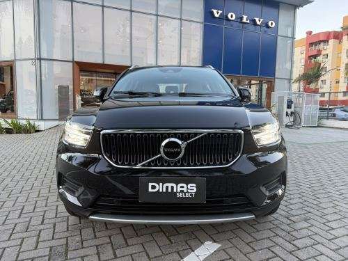 VOLVO-XC40-2019