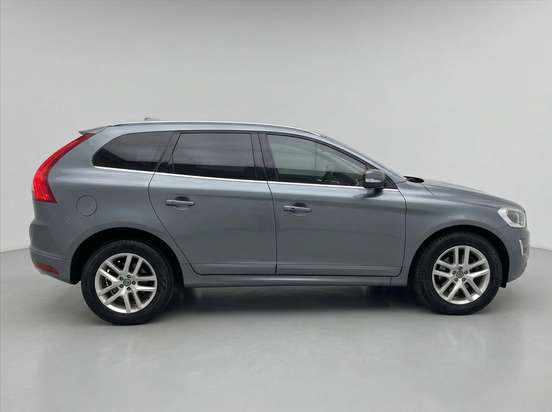 VOLVO-XC60-2016