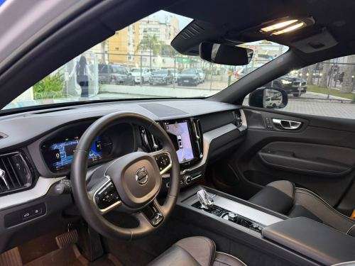 VOLVO-XC60-2023