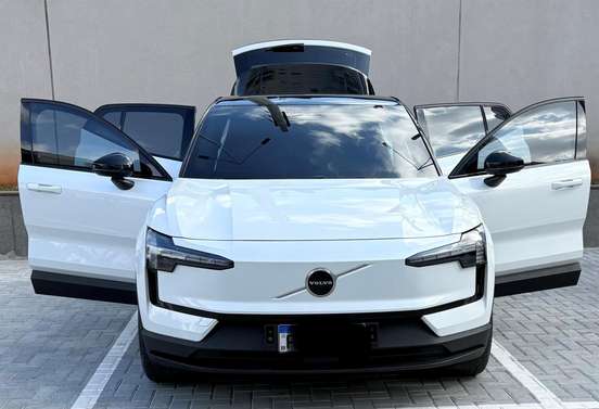VOLVO-EX30-2024