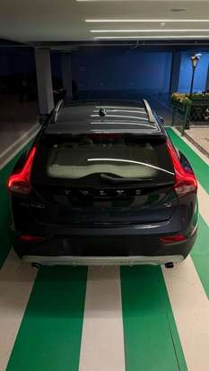 VOLVO-V40-2016